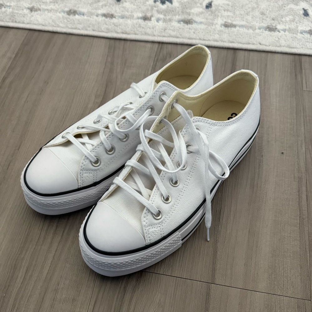 Brand New!! Women’s White Platform Converse
